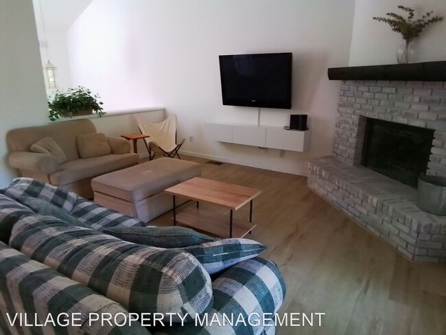 Foto del edificio - 2 br, 2.5 bath House - 43093 Bear Creek Ct