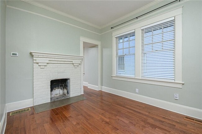 Building Photo - 327 4th St NE