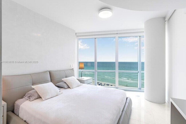 Foto del edificio - 17121 Collins Ave