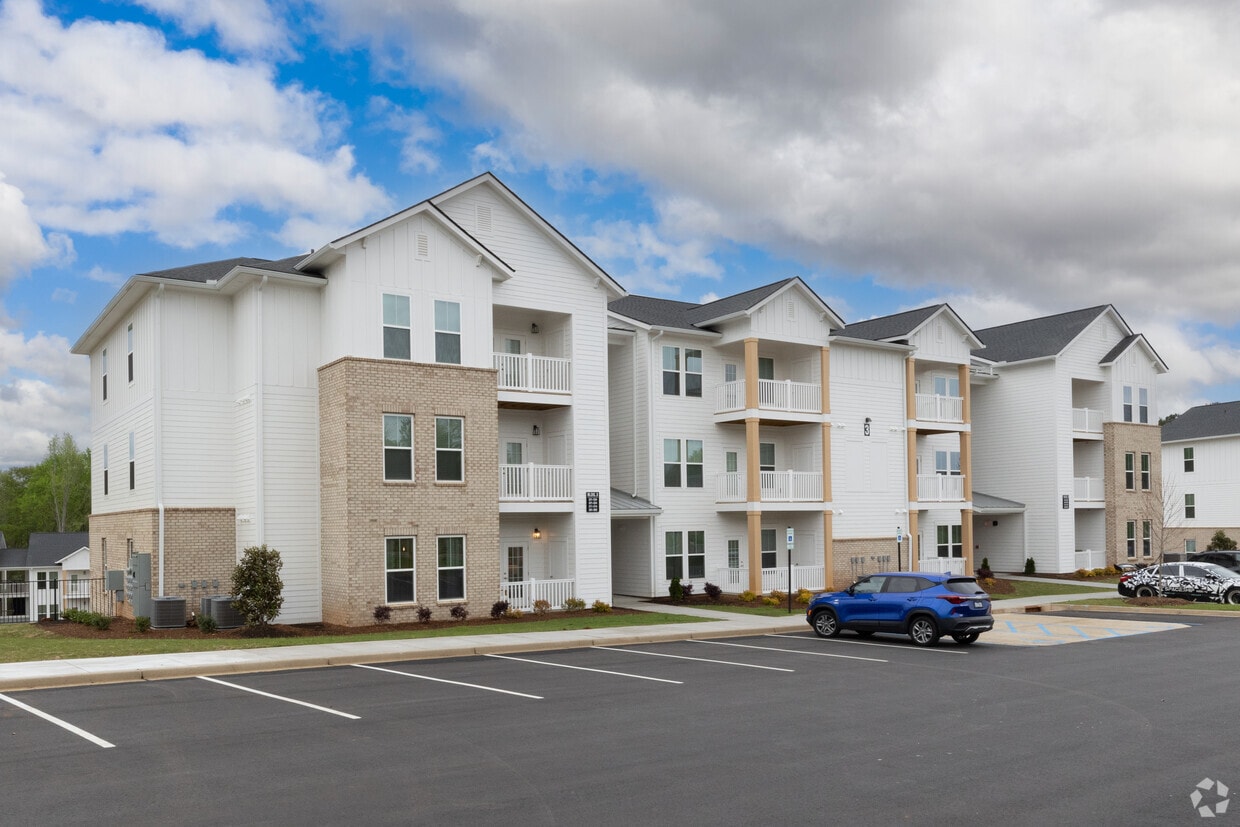 The Streams at Battery Park Apartments in Anderson, SC