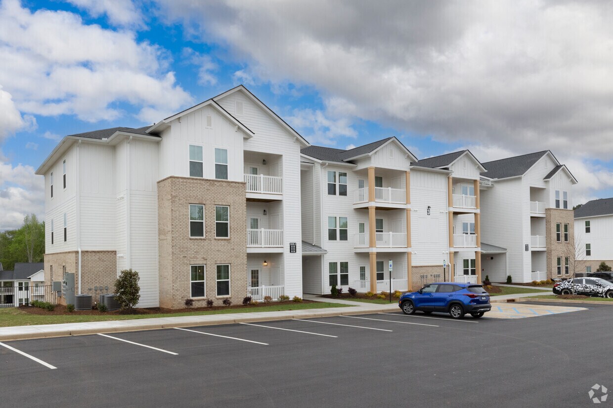 The Streams at Battery Park Apartments in Anderson, SC