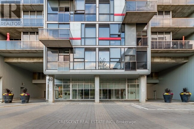 Building Photo - 60 Bathurst St