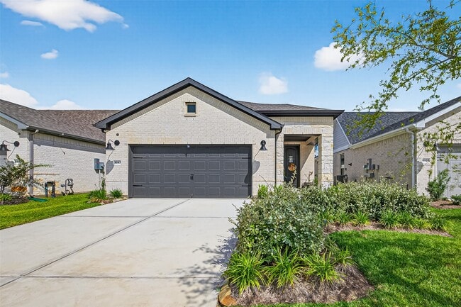 Building Photo - 8047 Prospect Dr