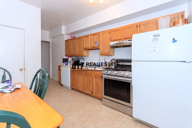 Building Photo - 14 Ashford St