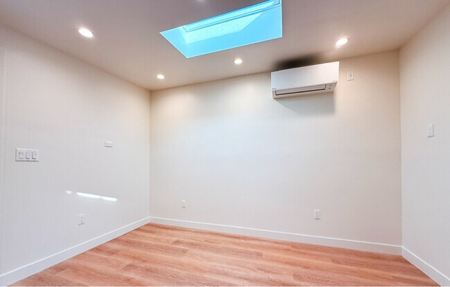 Foto del edificio - 546 W Ash Ave