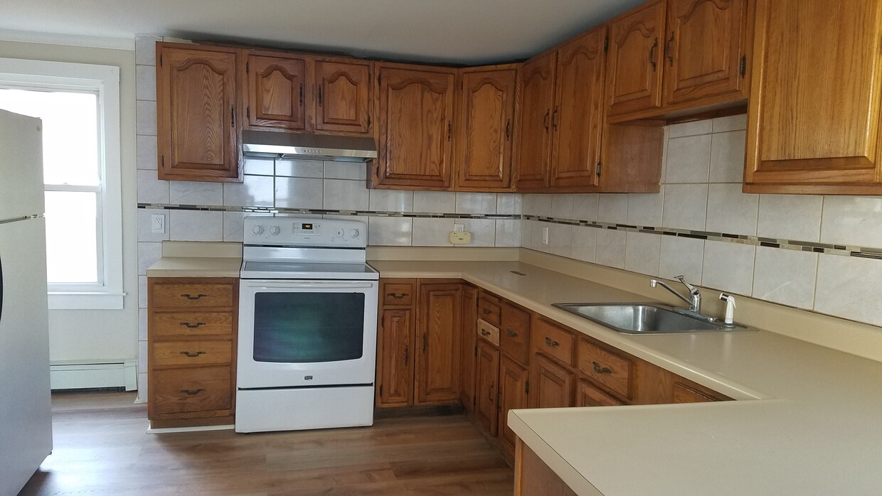 Primary Photo - 13 Cottage Ave