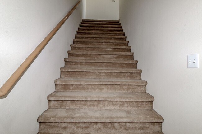 Building Photo - 2-Bedroom DuPont Condo with New Interior Paint and Carpet