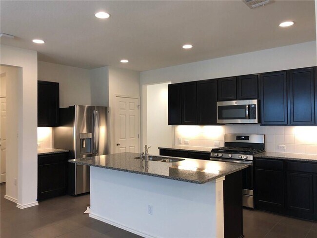 Building Photo - 533 Sweetwood Ln