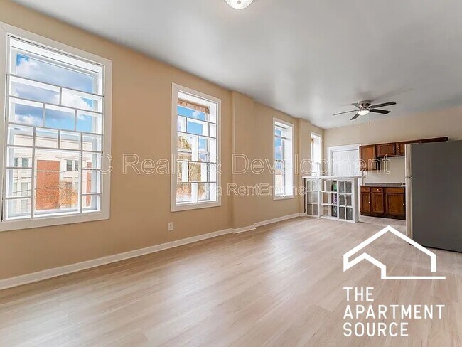 Foto del edificio - 3328 W Chicago Ave