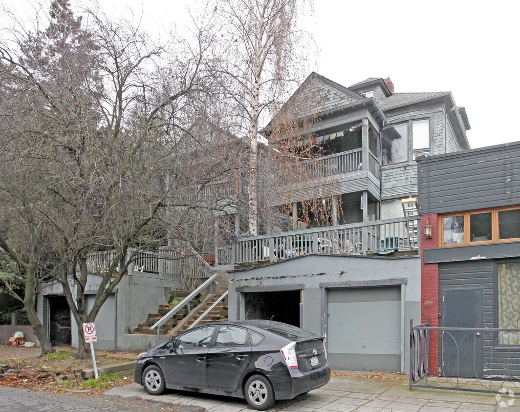 Building Photo - 212 Belmont Ave E