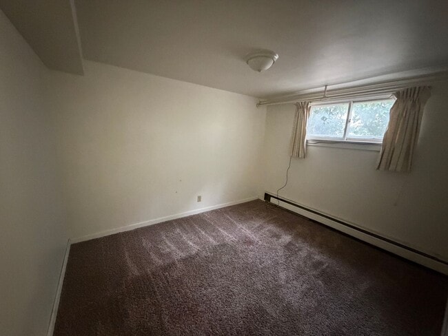 Building Photo - 24 Broadwater Ave