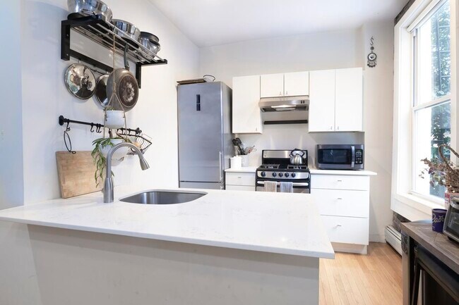 Foto del edificio - 158 New York Ave