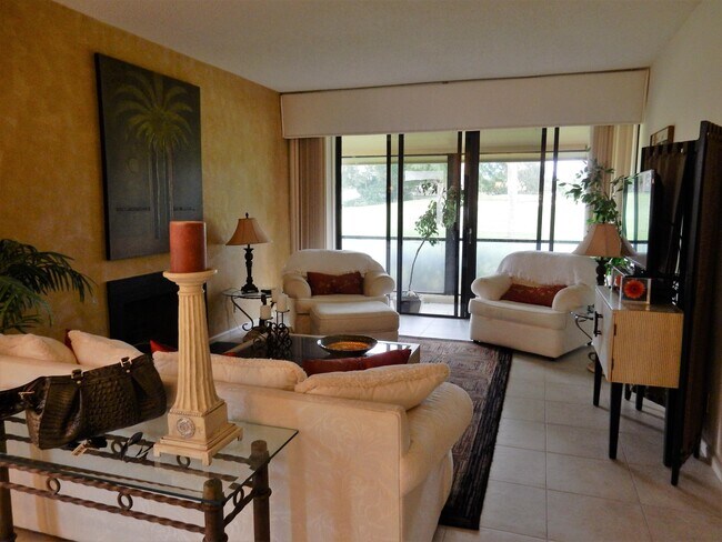 Foto del edificio - 225 Old Meadow Way