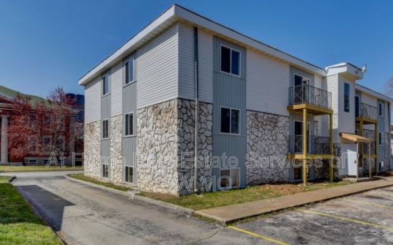 Primary Photo - 232 S Florence Ave