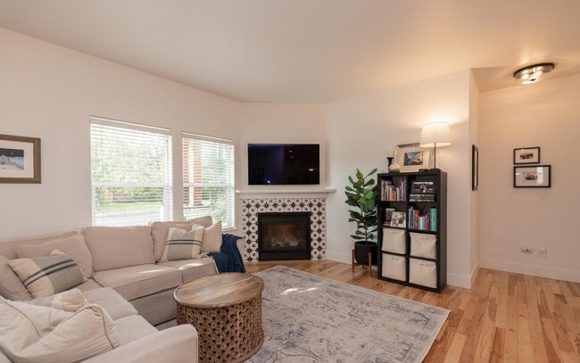 Building Photo - 20670 White Dove Ln