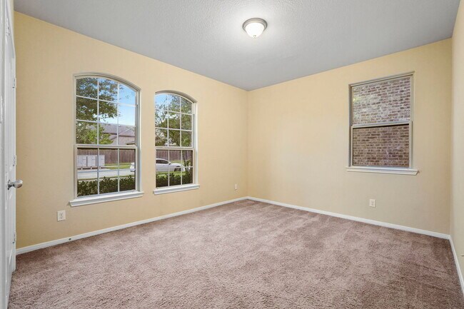 Building Photo - 115 Meadow Valley Dr