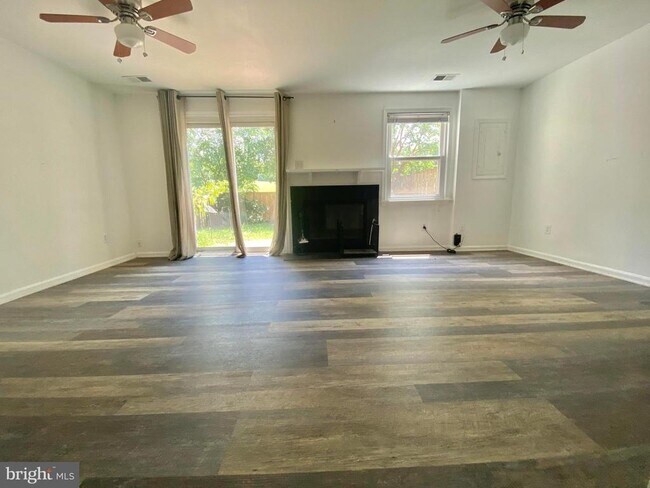 Foto del edificio - 7351 Crestleigh Cir
