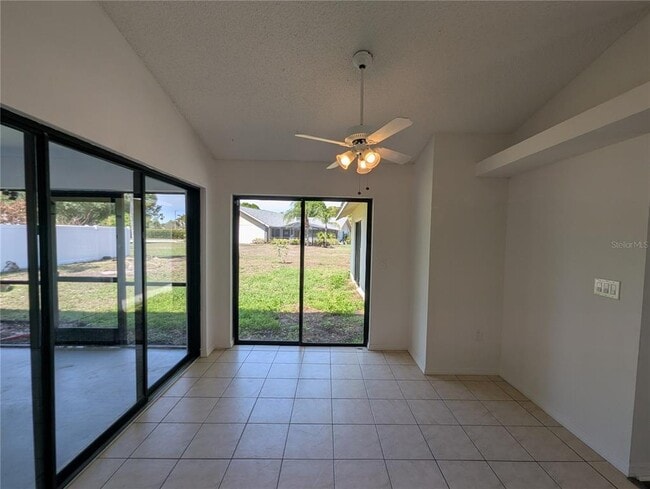 Building Photo - 11322 Torrey Pines Dr
