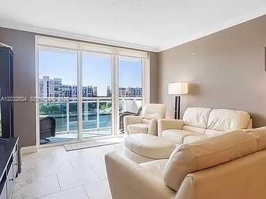 Foto del edificio - 3000 S Ocean Dr