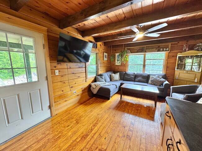 Foto del edificio - 1318 Bald Mountain Rd