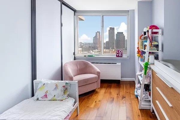Foto del edificio - 4-74 48th Ave