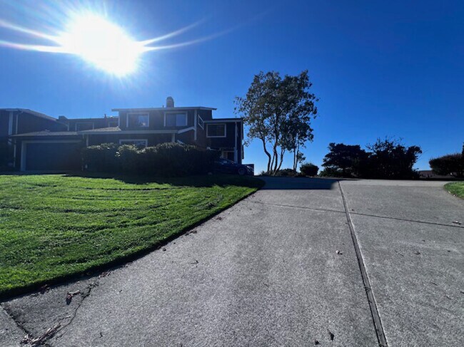 Foto del edificio - 2221 Pinehurst Way