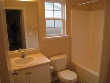 Building Photo - 142 Fox Haven Dr