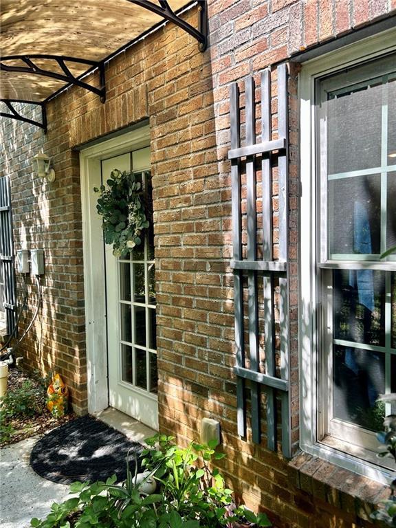 Foto del edificio - 2216 Plantation Ln