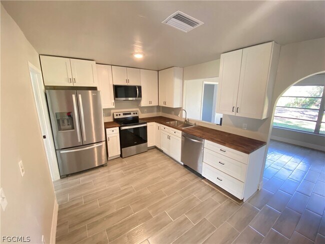 Foto del edificio - 17890 Leetana Rd