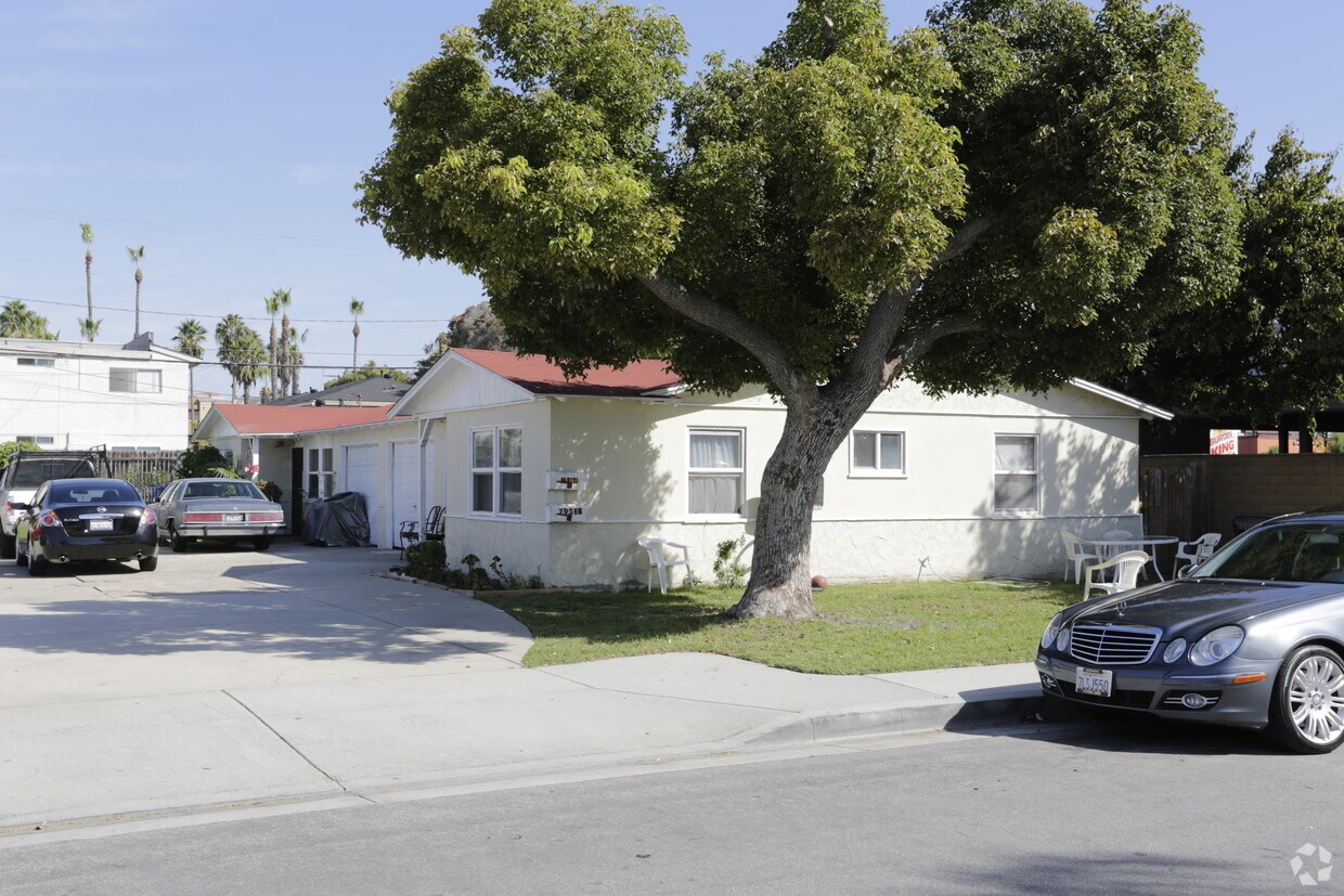 Foto del edificio - 7921-7931 Glencoe Ave