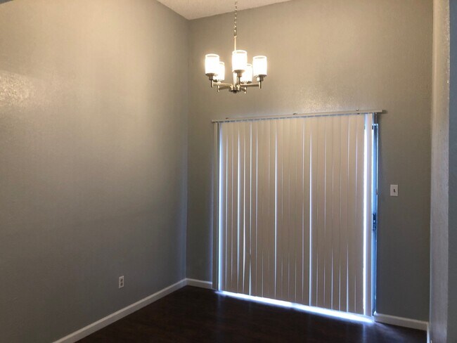Foto del edificio - 3/2/2 Great neighborhood!  Move in Ready!