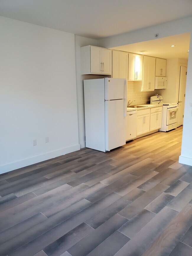 Building Photo - 3011 Edwin Ave