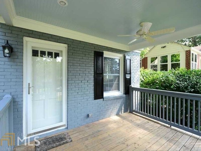 Foto del edificio - 1212 Greenleaf Rd SE