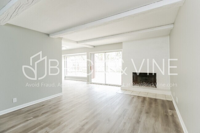 Foto del edificio - 403 George L Cross Ct