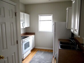 Building Photo - 2080 Cross Gate Blvd