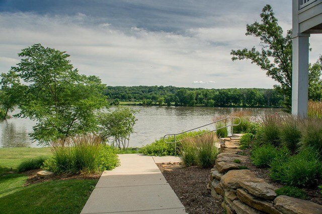 Primary Photo - 1 River Row