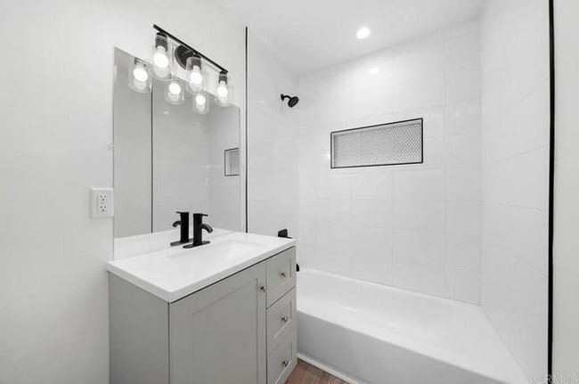 Building Photo - 4920 Solola Ave