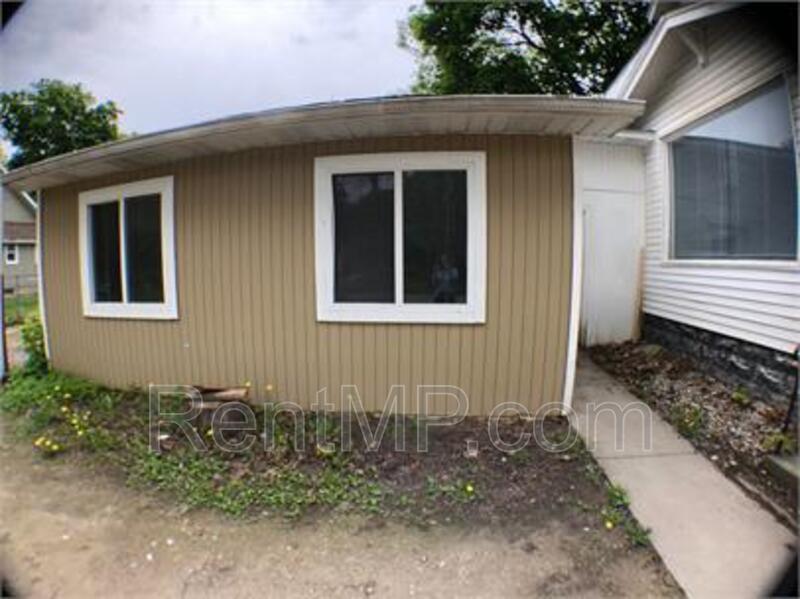 Primary Photo - 805 Douglas St