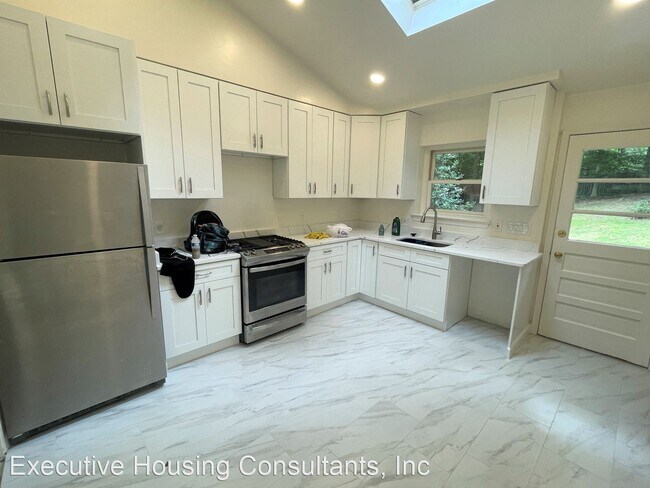 Building Photo - 5 br, 4 bath House - 6908 Selkirk Dr