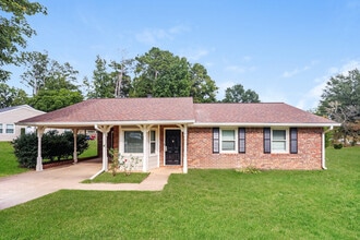 Building Photo - 8 Silverwood Dr