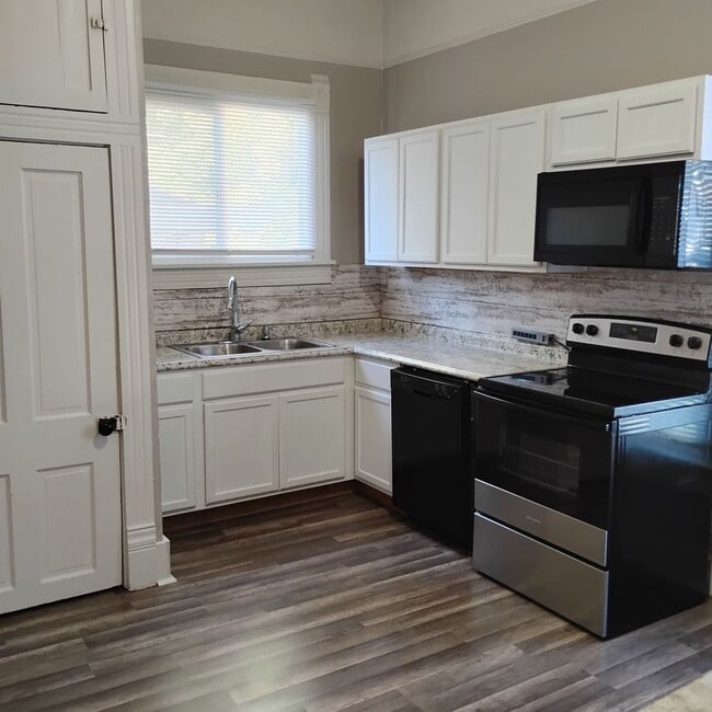 Foto del edificio - 217 Perrin Ave