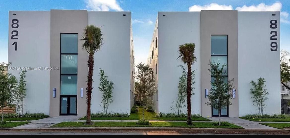 Building Photo - 821 SW 18th Ave