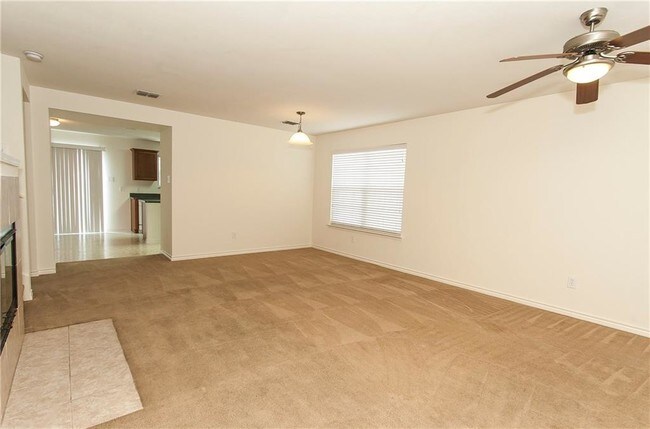 Building Photo - 2421 Emerald Ln