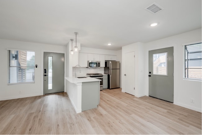 Building Photo - 5704 Cougar Dr