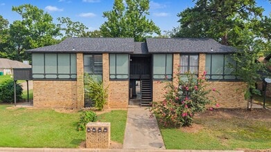 Building Photo - 322-328 Brookwood Dr