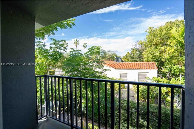 Foto del edificio - 465 NE 59th St