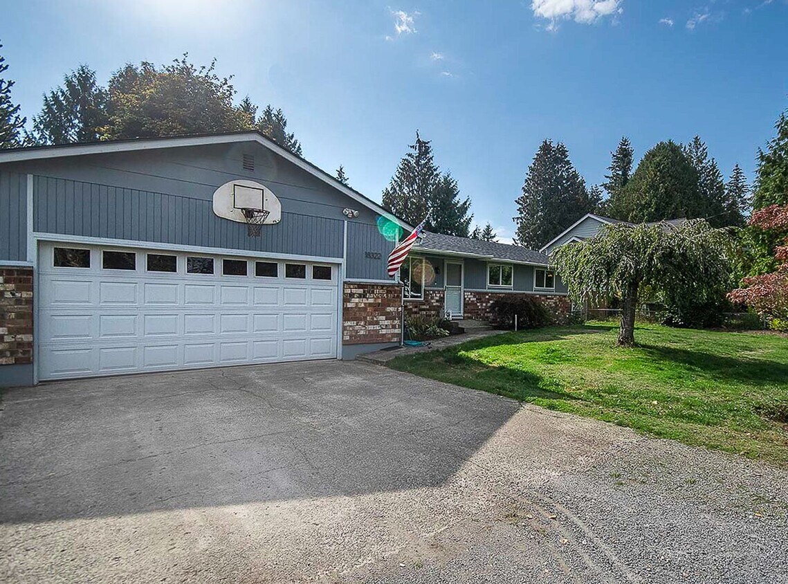 Available! - Amazing Three Bedroom Lake T... - Available! -  Amazing Three Bedroom Lake T...