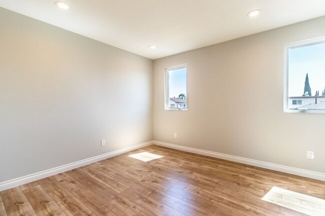 Building Photo - 1737 S Longwood Ave