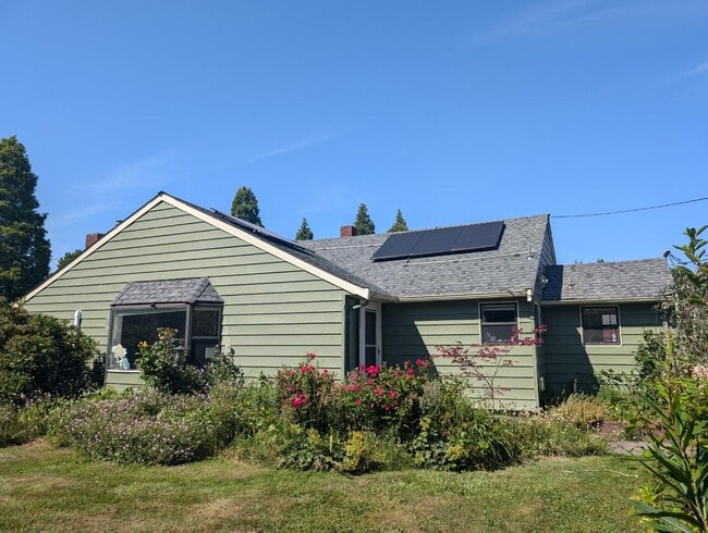 Building Photo - 1740 Marine Dr
