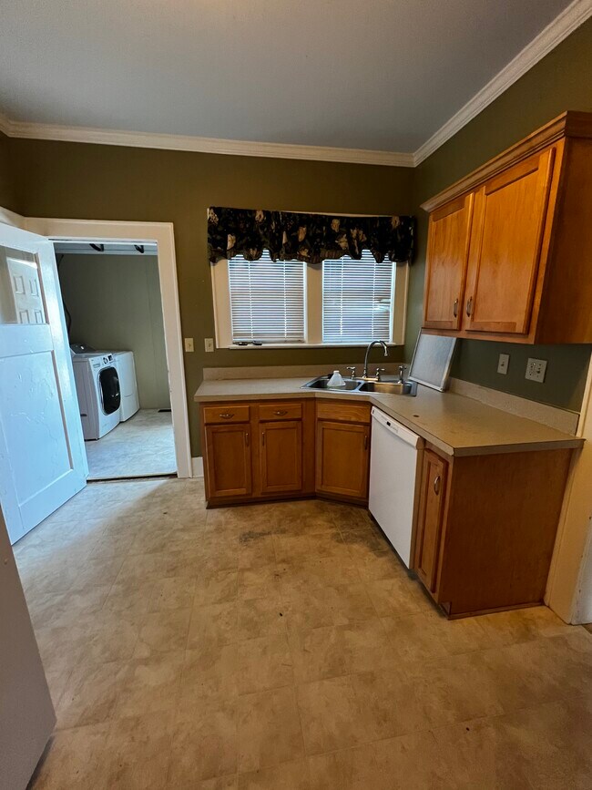 Building Photo - 342 Highland Ave